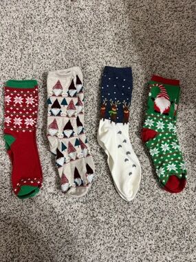 Set of 4 Women’s Christmas Holiday Socks